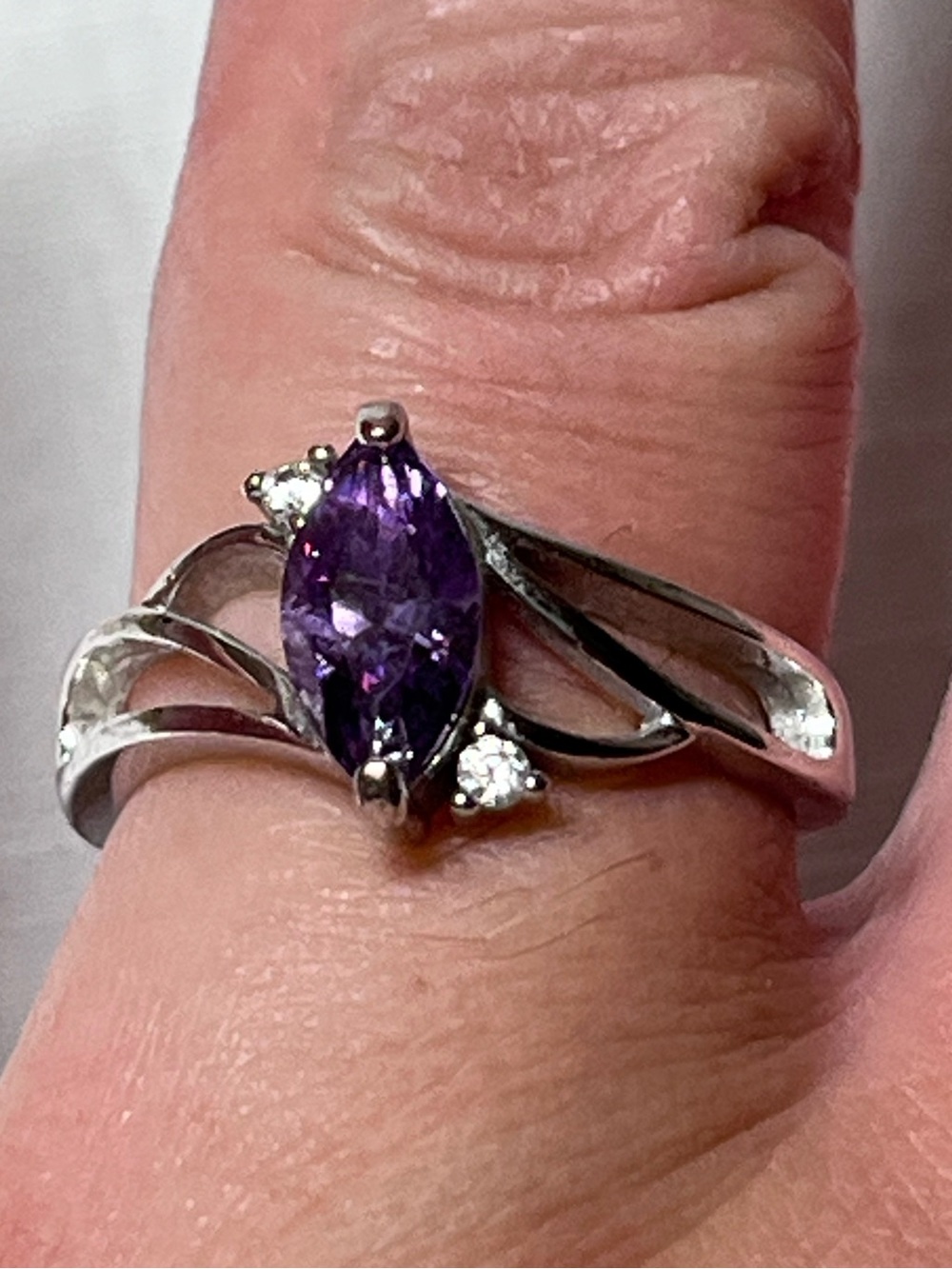 Sterling Silver Purple Marquise Gemstone Ring
Size 7